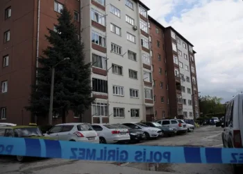 Apartman görevlisinin testi pozitif çıktı 119 kişi karantina altına alındı