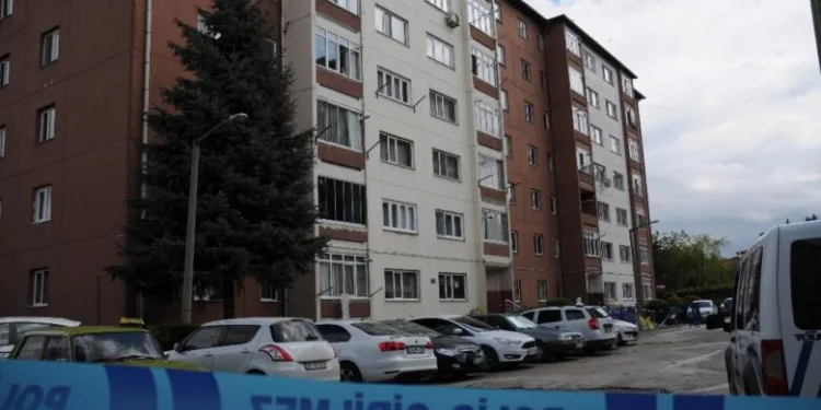 Apartman görevlisinin testi pozitif çıktı 119 kişi karantina altına alındı
