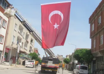 Araban Türk Bayraklarıyla Süslendi̇