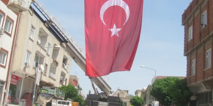 Araban Türk Bayraklarıyla Süslendi̇
