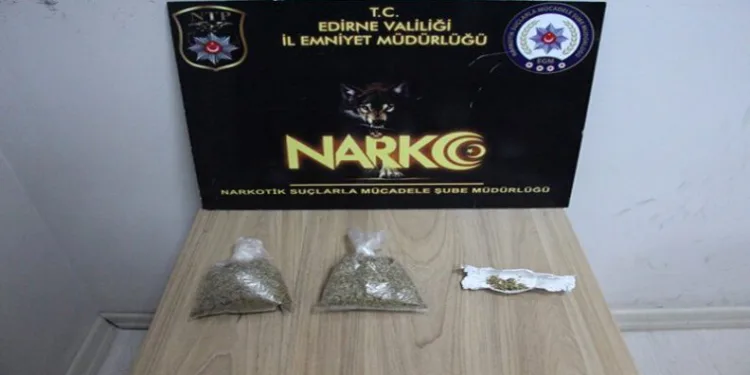 Arabanın Tavan Lambasından Zula Çıktı