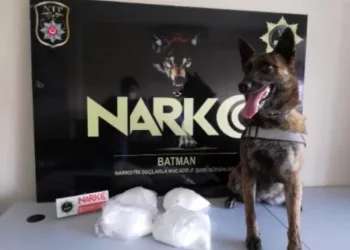 Aracın çamurluğuna uyuşturucu gizlemişler