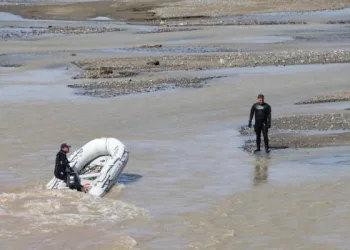 Aras Nehri’nde, hayvanları kurtarmak isterken kayboldu