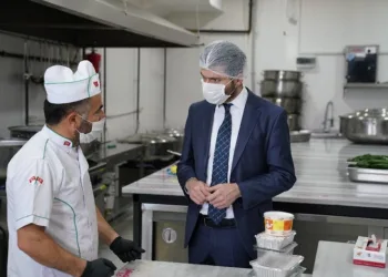 Aşevi̇nden Bi̇n 50 Ki̇şi̇ye Sıcak Yemek