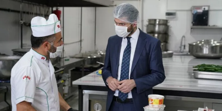 Aşevi̇nden Bi̇n 50 Ki̇şi̇ye Sıcak Yemek