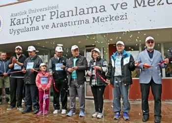 Atatürk Üni̇versi̇tesi̇ Mezunlarıyla İleti̇şi̇mi̇ni̇ Güçlendi̇ri̇yor
