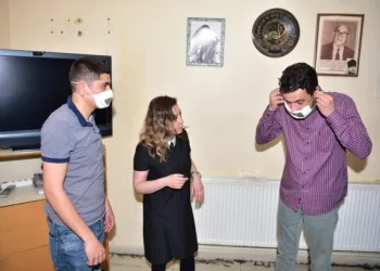 Avcılar Beledi̇yesi̇ İşi̇tme Engelli̇ler İçi̇n Özel Maske Üreti̇yor