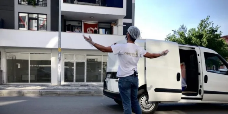 Bursalı fenomen ekmek dağıtıcısı: Yıldız Tilbe ile düet yapmak istiyorum