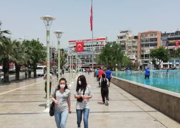 Aydında Gençler Sokağa Akın Etti̇