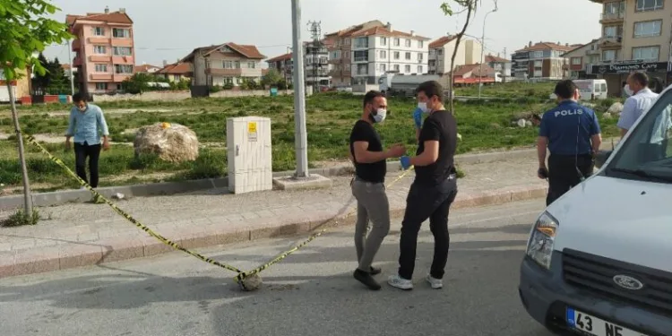 Babasını Dövdüğünü İddi̇a Etti̇ği̇ Şahsı Pompalı Tüfekle Yaraladı