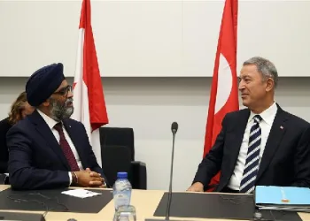 Bakan Akar, Kanadalı mevkidaşı ile görüştü