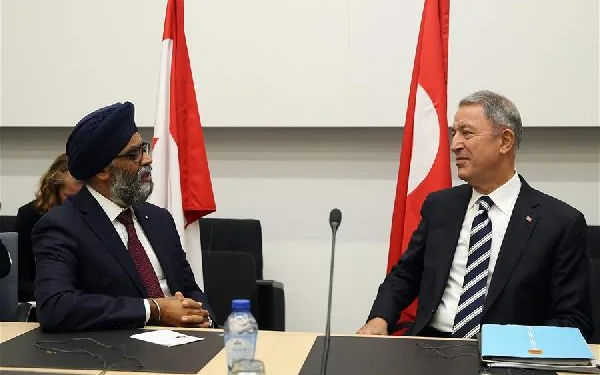 Bakan Akar, Kanadalı mevkidaşı ile görüştü