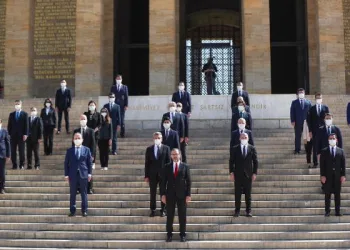 Bakan Kasapoğlu Anıtkabir’i ziyaret etti