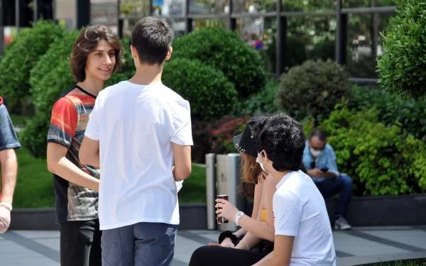 Bakırköy Meydanı’na çıkan gençler yoğunluk oluşturdu