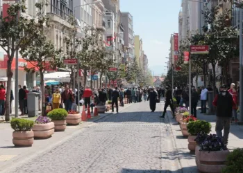 Vali koronavirüs rakamlarını açıkladı: “800 vaka, 56 ölü”