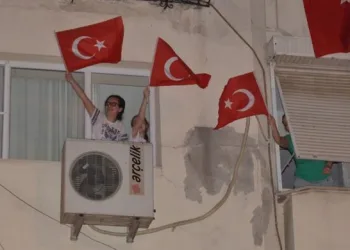 Balkonlarda “Evde Kal Hareketsi̇z Kalma” Etki̇nli̇ği̇