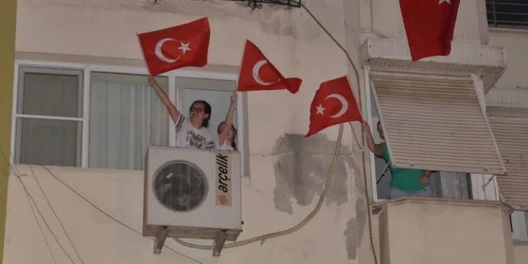 Balkonlarda “Evde Kal Hareketsi̇z Kalma” Etki̇nli̇ği̇