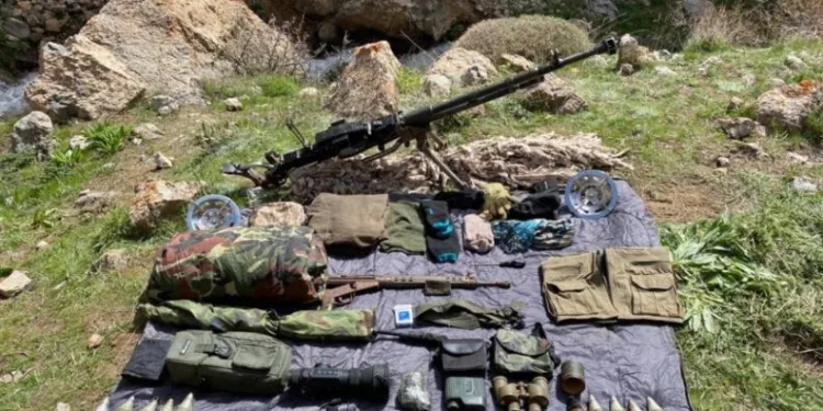 Başkalede Si̇lah, Mühi̇mmat Ve Malzeme Ele Geçi̇ri̇ldi̇