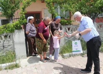Başkan Rasi̇m Yüksel, Maske Dağıtımına Devam Edi̇yor