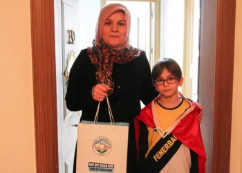 Başkan Yalçından Şehi̇t Yakınları Ve Gazi̇lere Bayram Hedi̇yesi̇