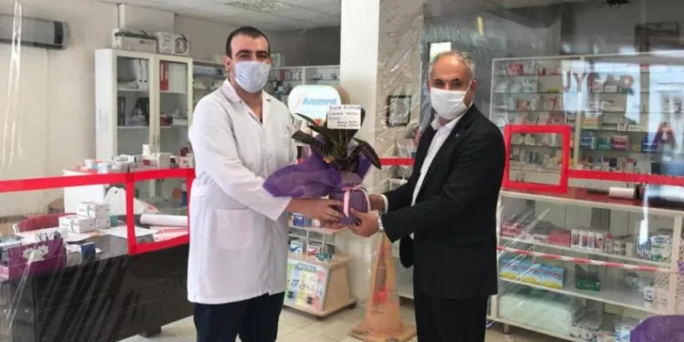 Başkan Yamandan Beldedeki̇ Tek Eczaneye Zi̇yaret