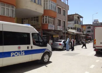 Bayram Öncesi̇ Sokaklar Ve Mağazalar Boş Kaldı