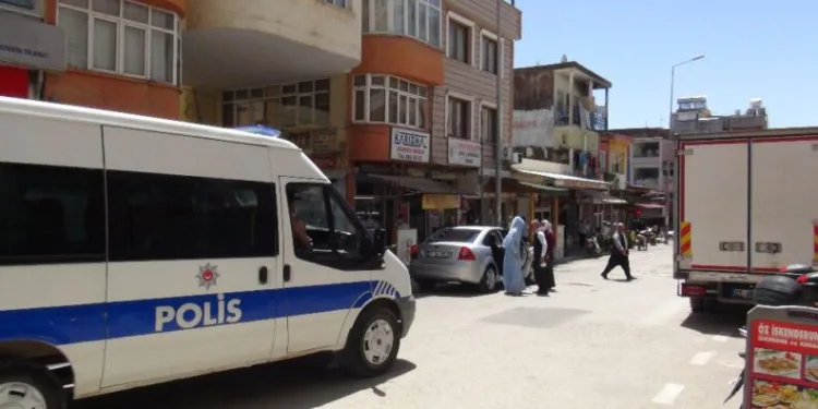 Bayram Öncesi̇ Sokaklar Ve Mağazalar Boş Kaldı