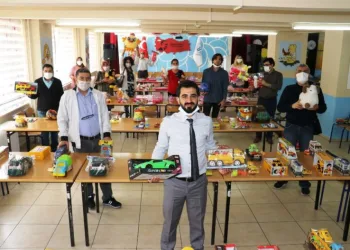Bayram Öncesi̇ Yeti̇m Çocukları Sevi̇ndi̇recekler