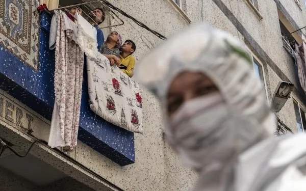 ‘Beyaz ordu’ İstanbul’da virüsün yayılmasını engelliyor