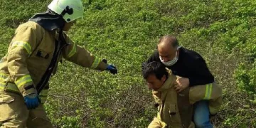 Kısa yoldan geçmek isterken dikenlikte mahsur kaldı