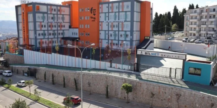 Bi̇lnet Okulları, 5 Bi̇nden Fazla Öğrenci̇ye Uzaktan Eği̇ti̇m Veri̇yor