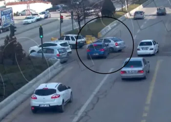 Bir anlık dikkatsizlik kazaya neden oldu