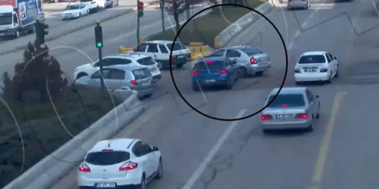 Bir anlık dikkatsizlik kazaya neden oldu
