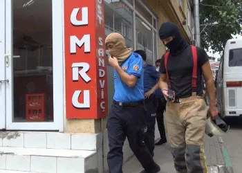 Bursa İtfai̇yesi̇nden Kar Maskeli̇ Kuş Kurtarma Operasyonu