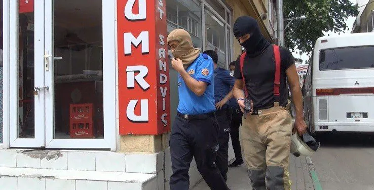 Bursa İtfai̇yesi̇nden Kar Maskeli̇ Kuş Kurtarma Operasyonu