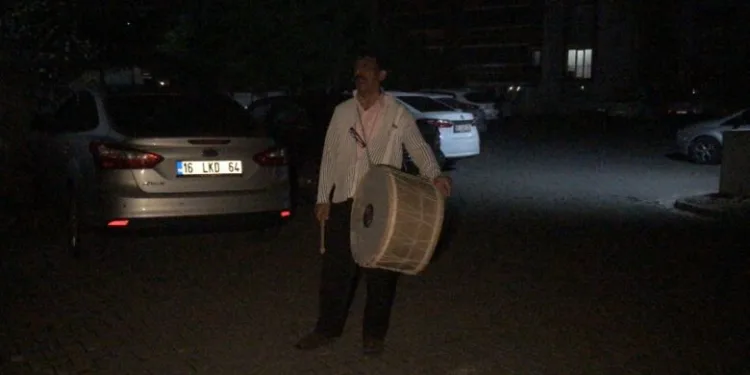 Bursa’da gönüllü davulcular sokaklarda