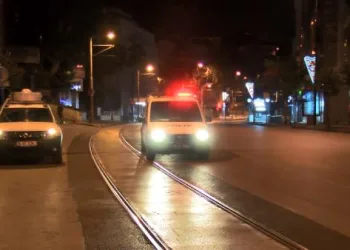 Bursa’da, kısıtlamanın ilk dakikalarında doğum gününden dönen iki gence 6 bin TL ceza
