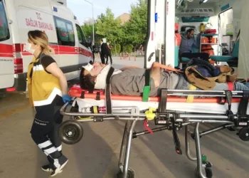 Bursada Motosiklet Yayaya Çarptı: 3 Yaralı