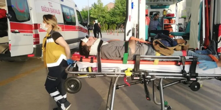 Bursada Motosiklet Yayaya Çarptı: 3 Yaralı