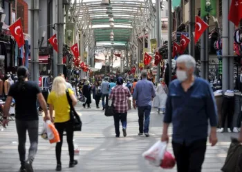 Yasak öncesi Bursa halkı yine sokaklarda