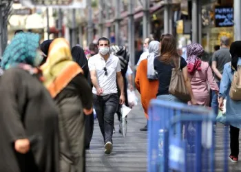 Yasak öncesi Bursa halkı yine sokaklarda
