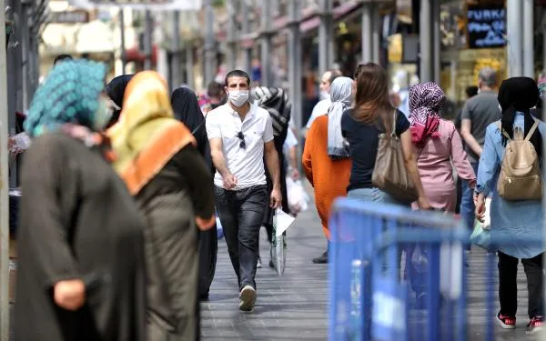 Yasak öncesi Bursa halkı yine sokaklarda