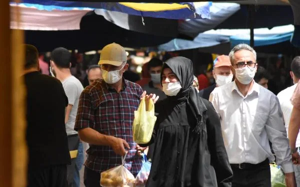 Bursa’da sokağa çıkma yasağı öncesi pazarlar dolup, taştı
