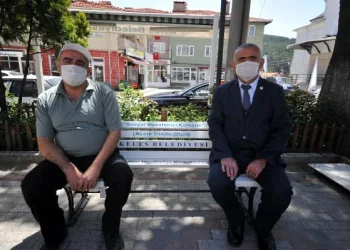 Keles’teki banklarda uyarı var! ‘Accık ötede otun’