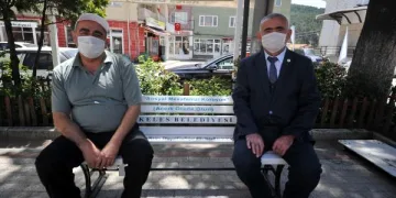 Keles’teki banklarda uyarı var! ‘Accık ötede otun’