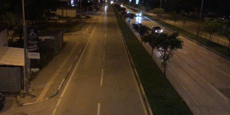 Bursa’da sokağa çıkma kısıtlaması sessizliği başladı