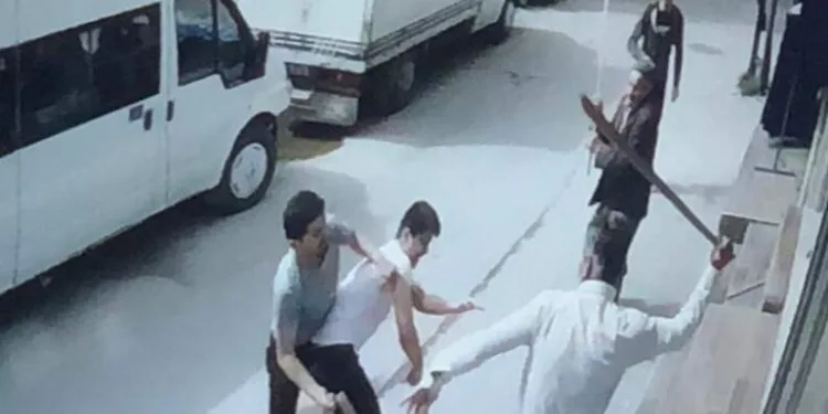 Bursa’da yevmiyesini alamayan işçiler iş yerini bastı