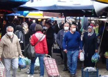Bursalılar pazarlara akın ettiler