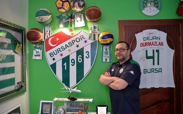 Bursaspor sevgisiyle evini müzeye çevirdi