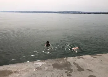 Büyükçekmece Sahili’nde yasağa rağmen denize girdiler